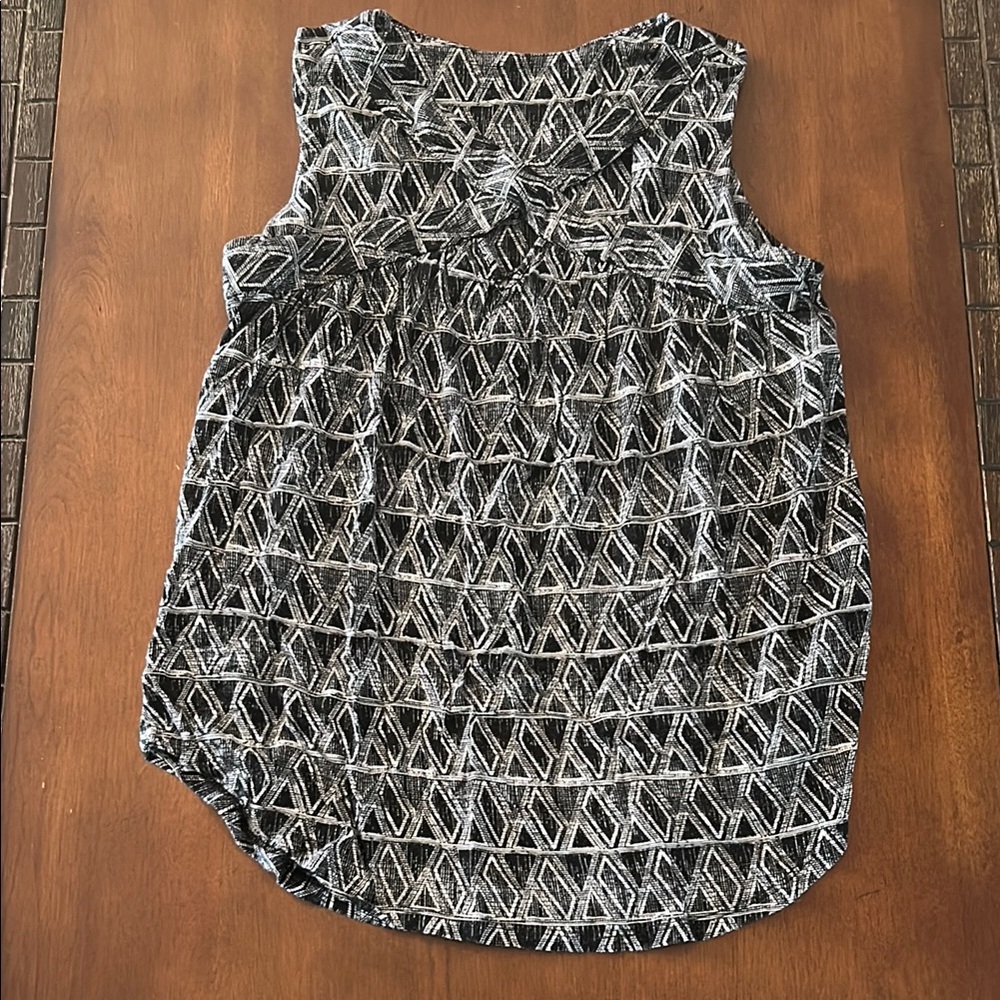 Geometric Black and White Sleeveless Top